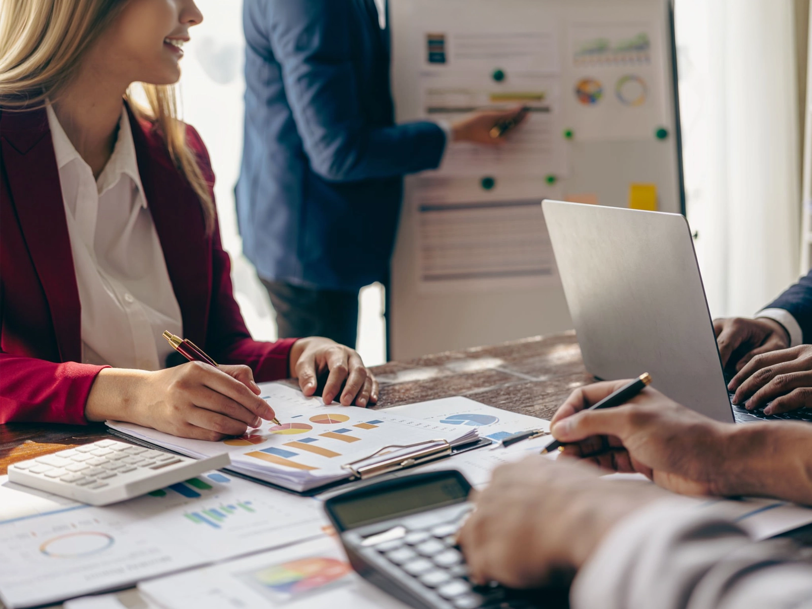 Consultoría financiera y análisis estratégico para empresas